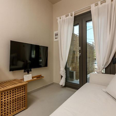 The Old Port Apartment Limenas  Bagian luar foto